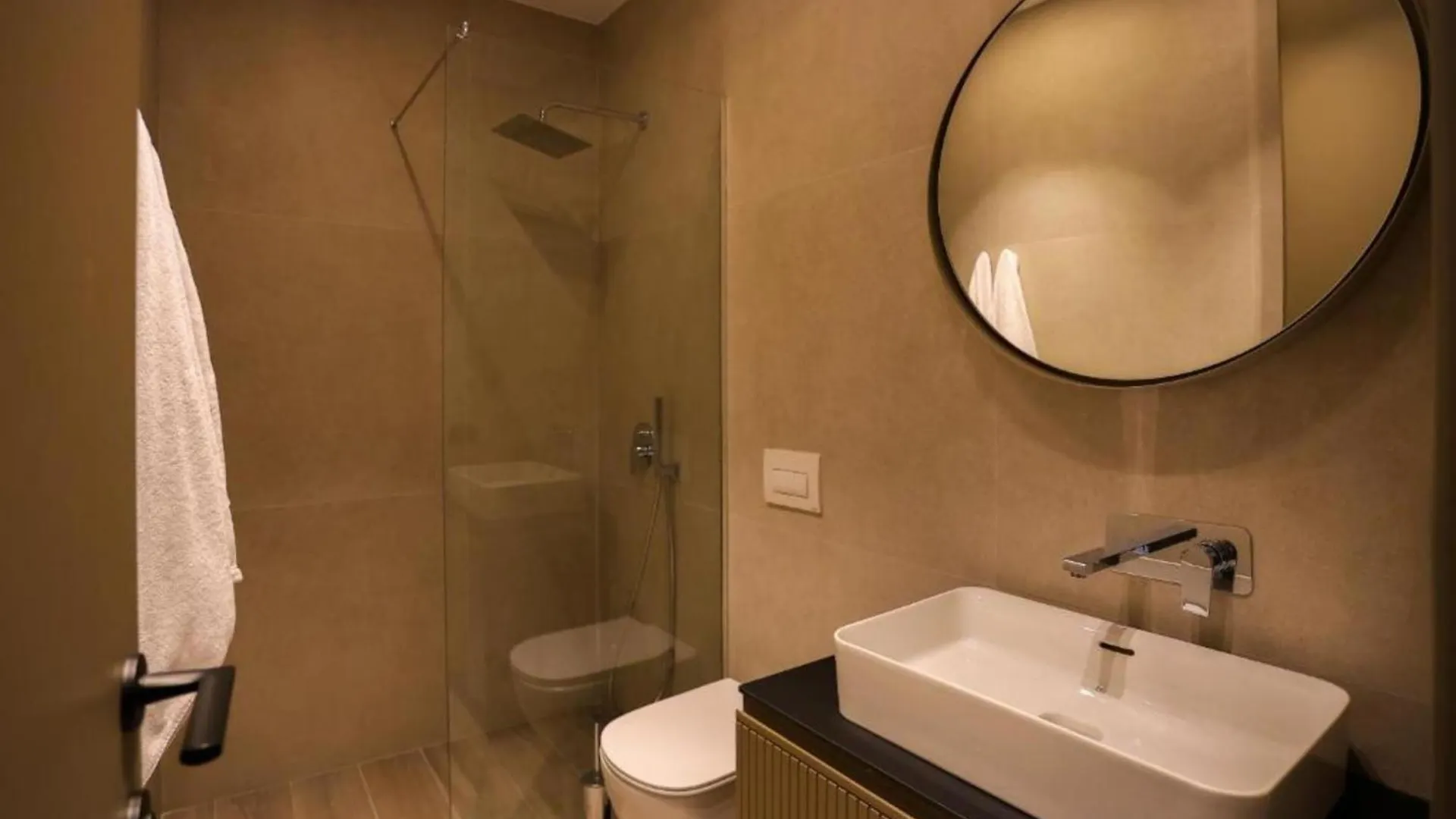 Vila Infinity-Luxury Rooms هيماري ألبانيا